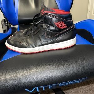 Jordan 1 mid